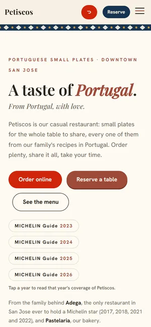 The first screen of petiscosadega.com on a phone